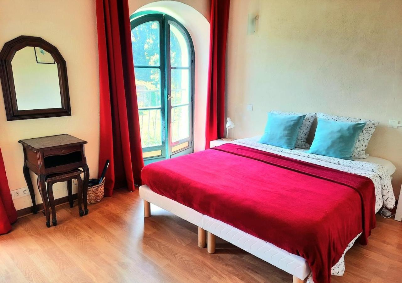 Domaine Lou Castet Bed & Breakfast *